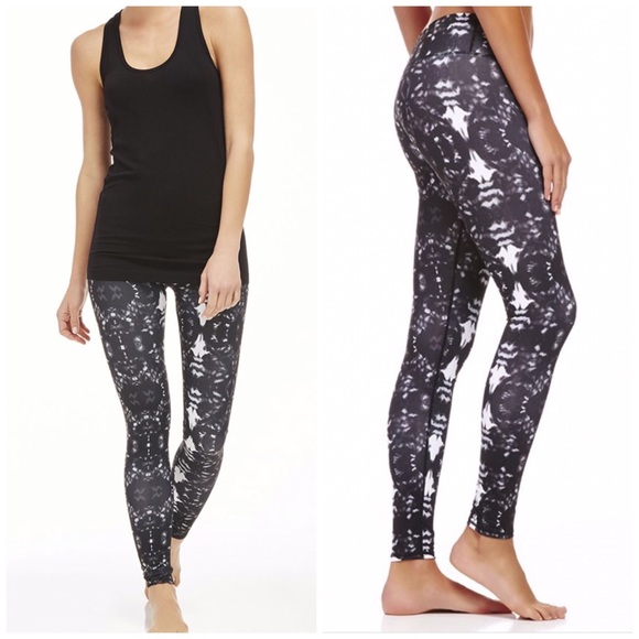 Fabletics Pants - Fabletics Small Black & White tie dye leggings